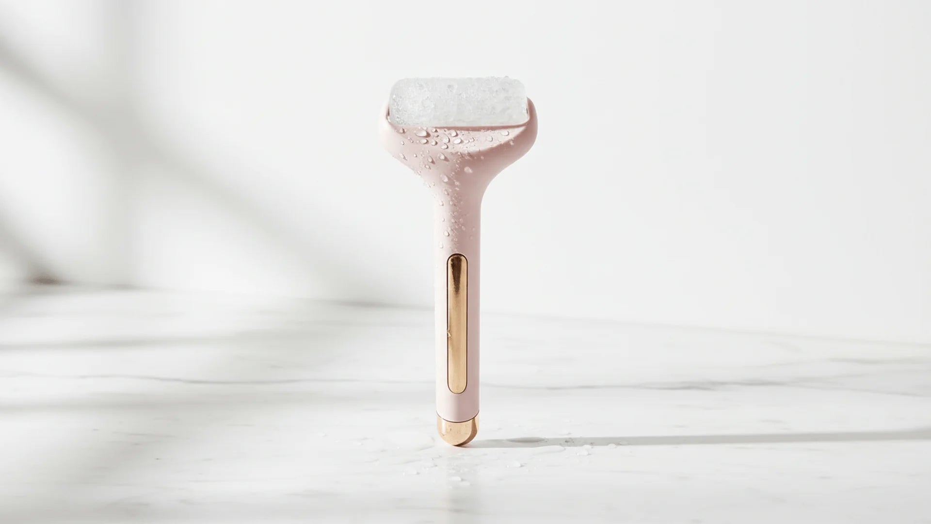 Ice Roller for Face – De-Puff, Tighten & Glow in 60 Seconds ❄️